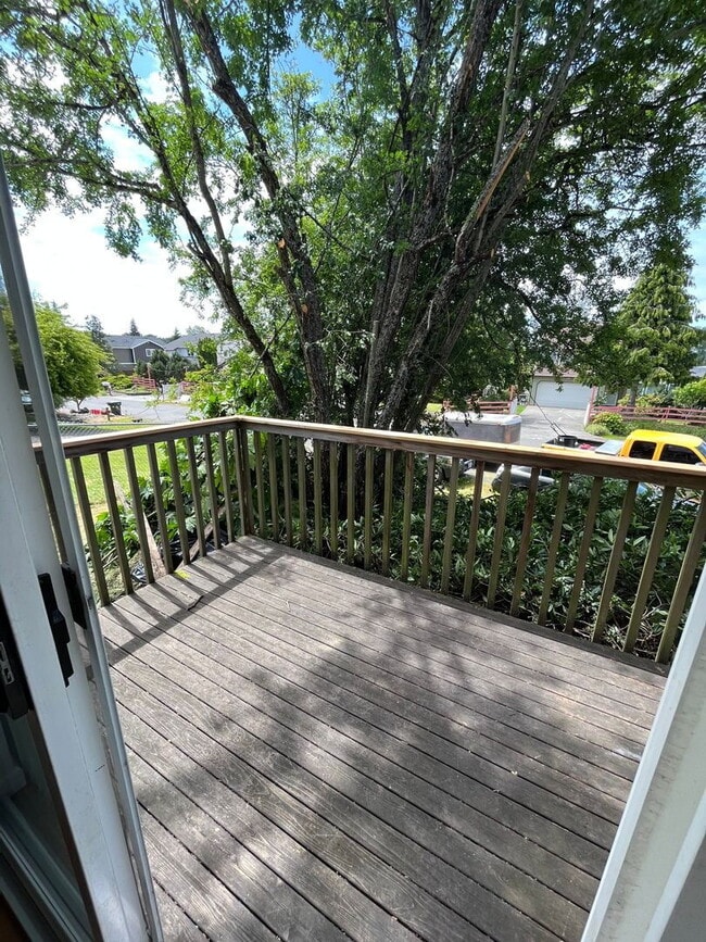 Building Photo - 3-Bedroom Townhome Minutes from Barkley Village, I-5 and Whole Foods