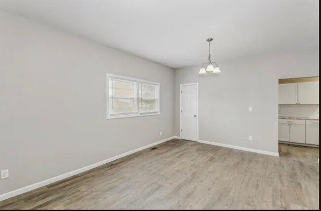 Building Photo - Cute Three-Bedroom, One Bath bungalow in W...