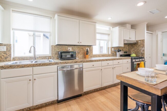 Building Photo - Enjoy stunning sunsets and beach living at its finest, Short Walk to Beach