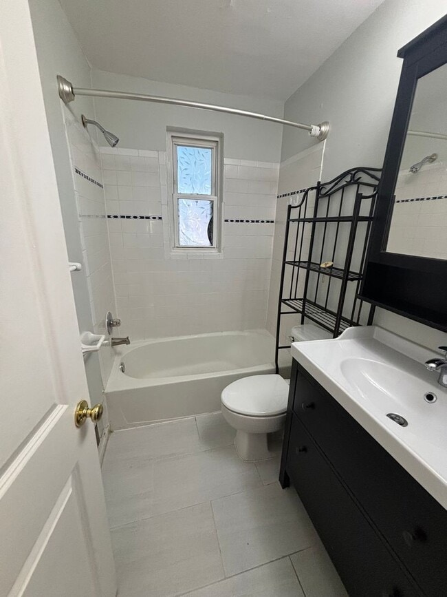 Building Photo - 162 Wesmond Dr