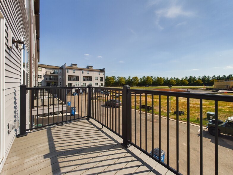 Building Photo - 43801 Middleway Ter
