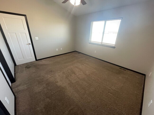 Building Photo - 2022/26 E Village Estates Dr