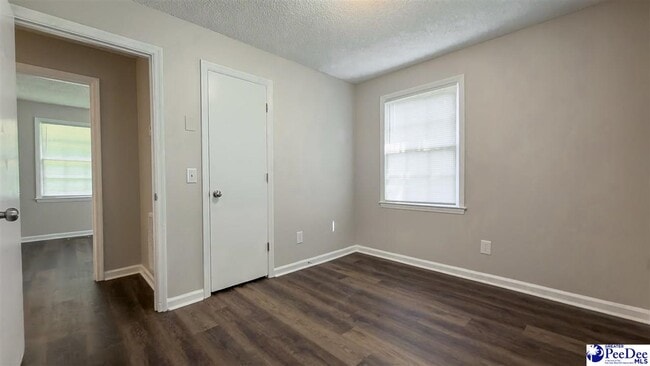 Building Photo - 1109 E Macree Terrace