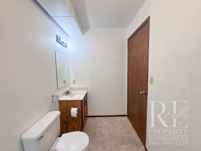 Building Photo - Spacious Poulsbo Home with Large Basement, Fenced Yard & Garden Space