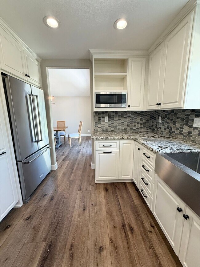 Building Photo - Beautiful 3 Bed 2.5 Bath COMING SOON!!!!