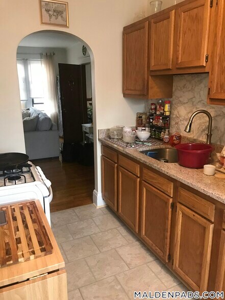 Building Photo - 349 Pleasant St