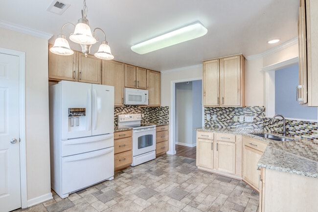 Building Photo - 833 Willow Bay Dr