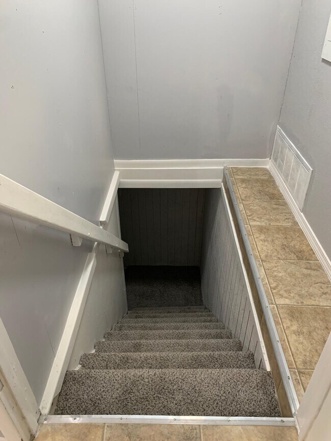 Building Photo - 710 12th St