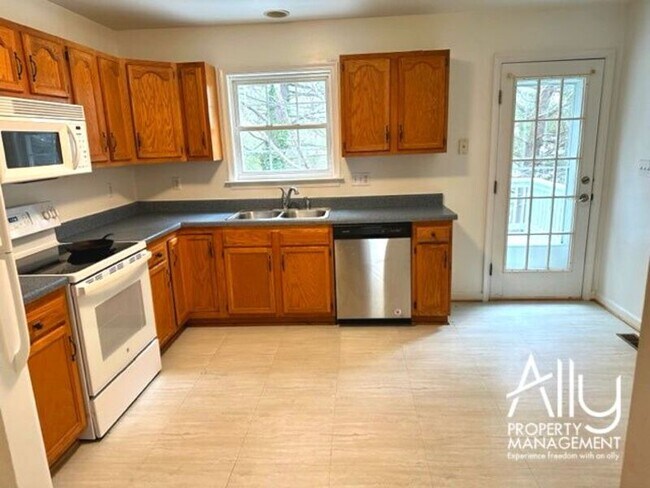 Building Photo - 1003 Wintergreen Ln