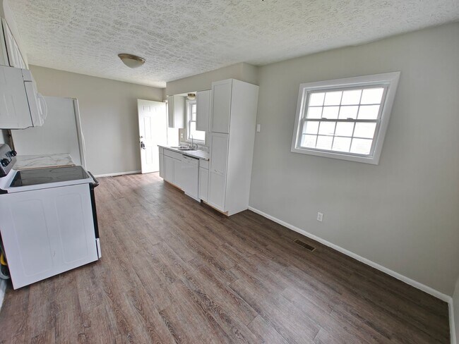 Building Photo - 1442 Coachlite Dr