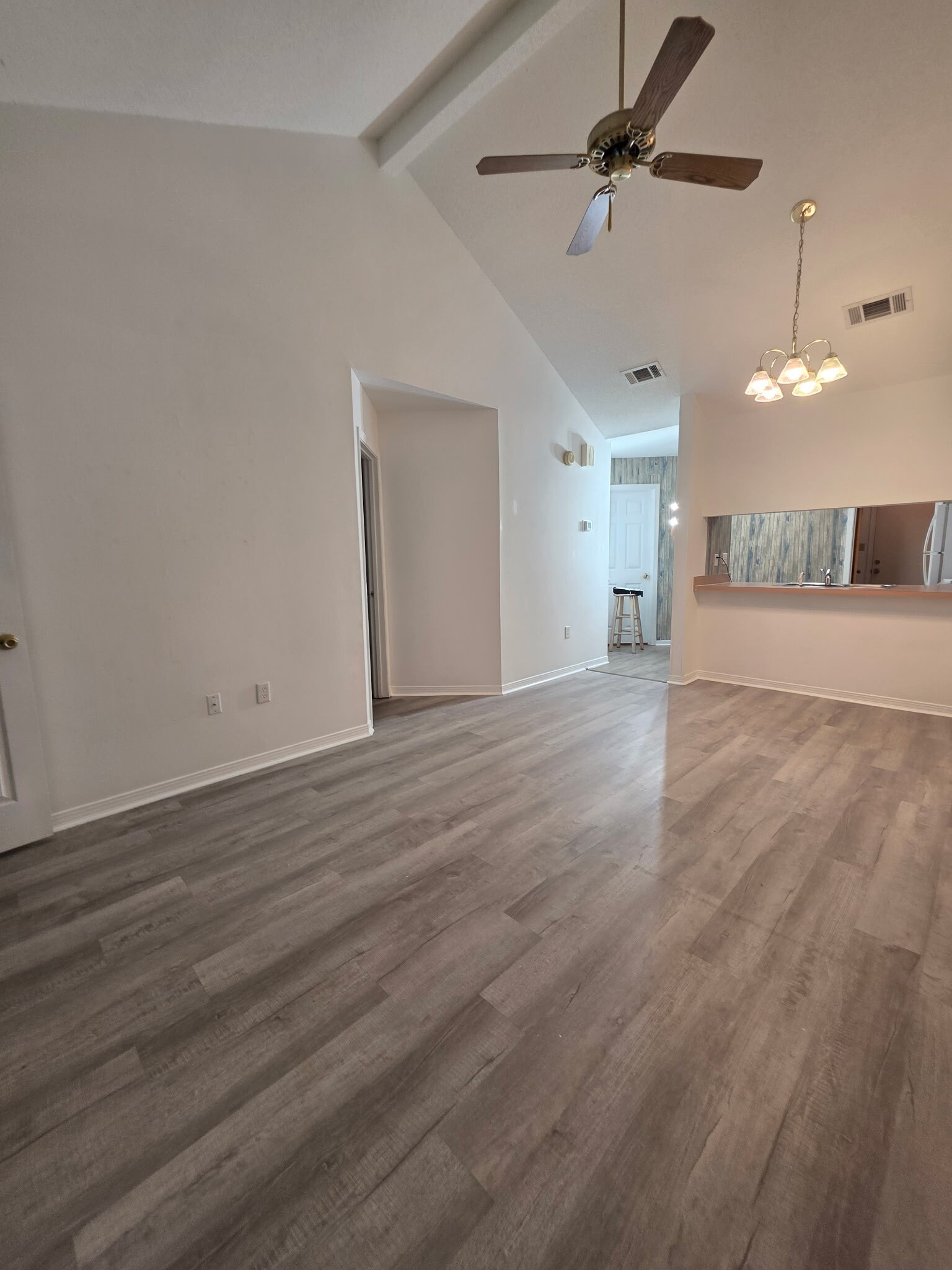 Building Photo - 8 Viking Dr NW