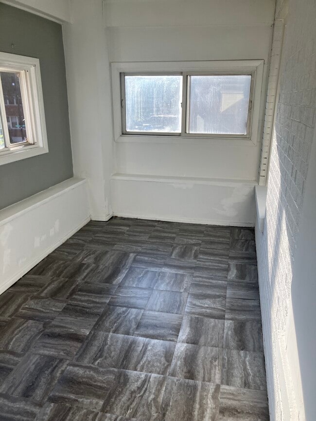 Building Photo - 2404 E 74th St