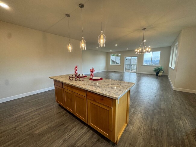 Building Photo - Brand new 3 bedroom 2 bath home in 55+ Com...