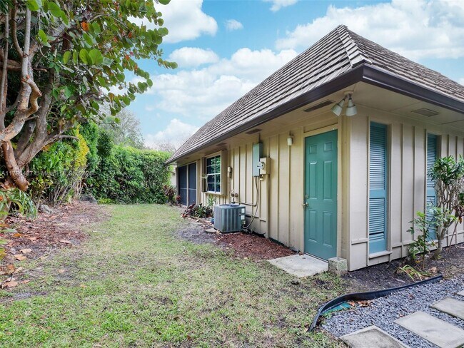 Building Photo - 1901 Coquina Way