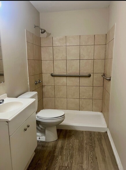 Building Photo - 415 Randall St