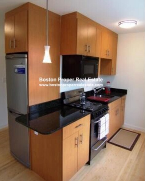 Building Photo - 461 Park Dr