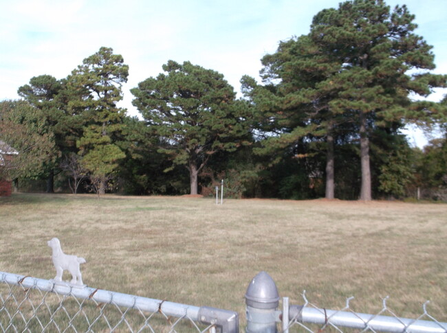 Building Photo - 16881 Beau-Kay Dr