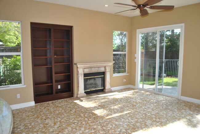 Building Photo - Gorgeous 4 Bedroom Home in the Stonebriar ...