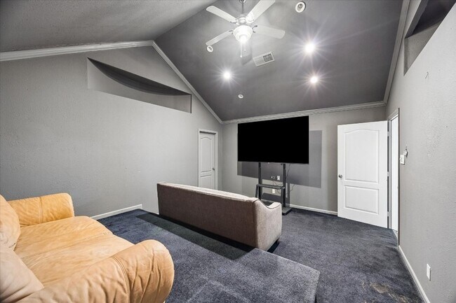 Building Photo - 1618 Autumn Springs Dr