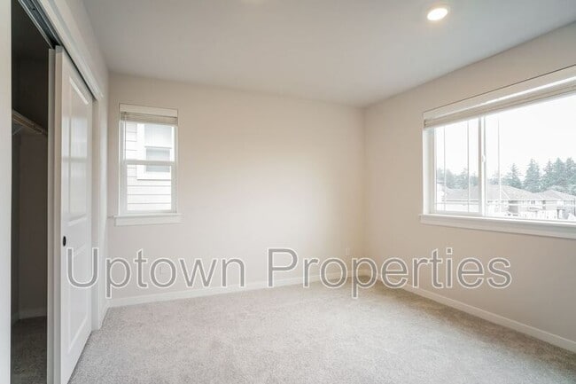 Building Photo - 16959 SW Leaf Ln