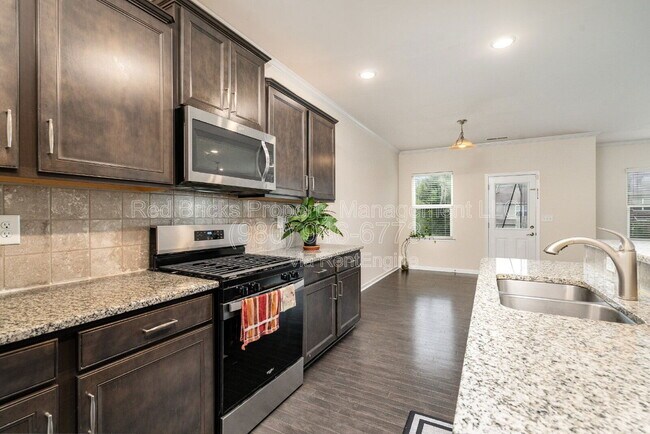 Building Photo - 493 Twelve Oaks Ln