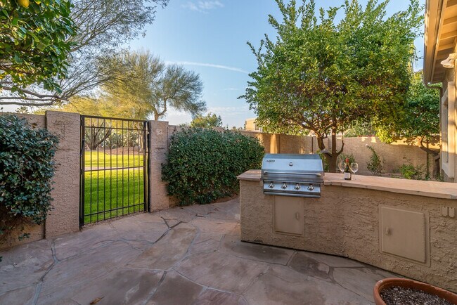 Building Photo - 9315 E Aster Dr