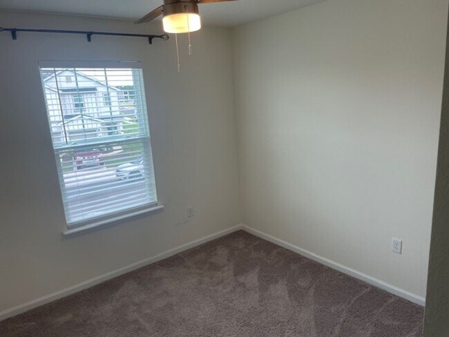 Building Photo - Beautiful 3/2.5 2023 Townhome Oakleaf