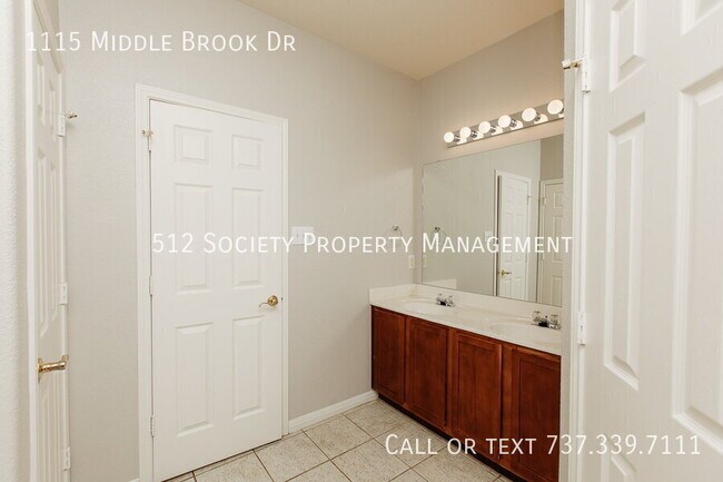 Building Photo - 1115 Middle Brook Dr