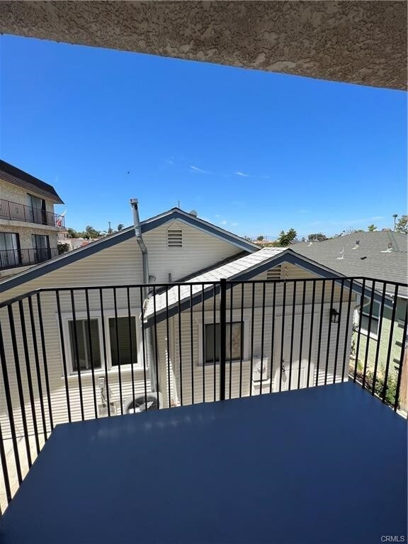 Building Photo - 875 W 11th St