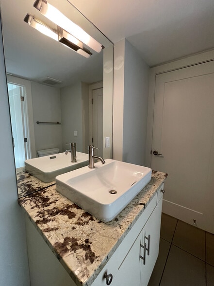 Building Photo - 64 Isle Of Venice Dr