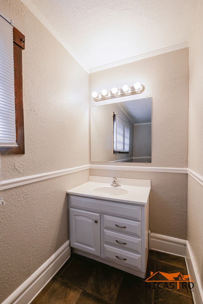 Building Photo - 1600 N 4th St