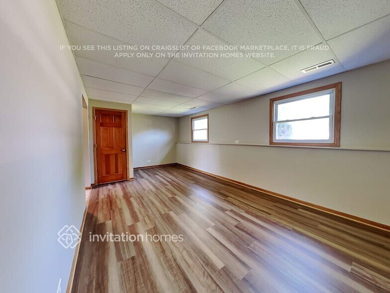 Building Photo - 5015 Prairie Ave