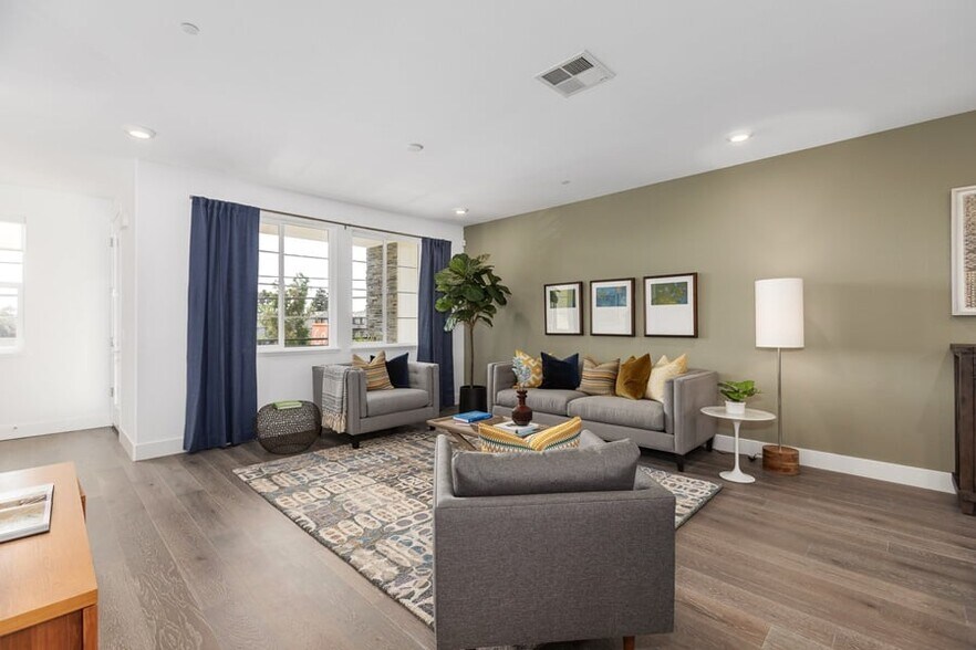 Great Room - 29430 Urbia Way