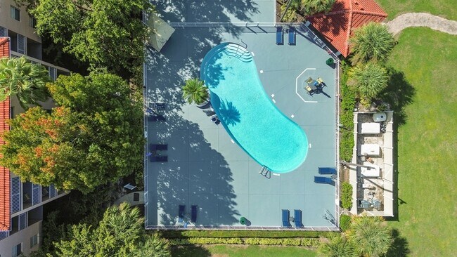 Building Photo - 2954 Sadina St