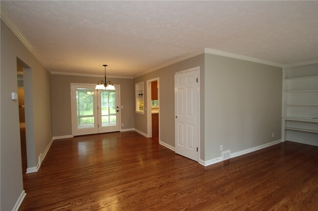 Building Photo - 5 Spruce Ln