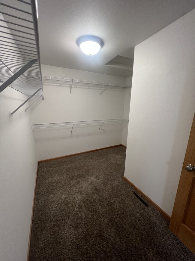 Building Photo - 4281 Estate Dr S