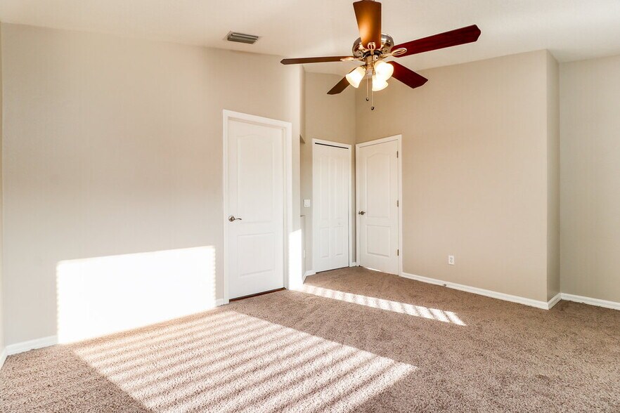 Building Photo - 18032 Birdwater Dr