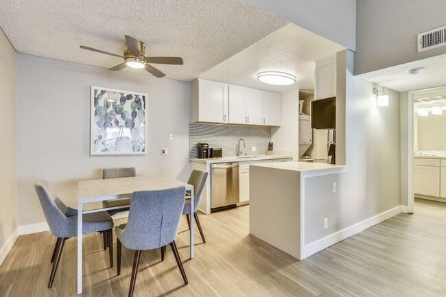 Building Photo - 5800 Woodway Dr