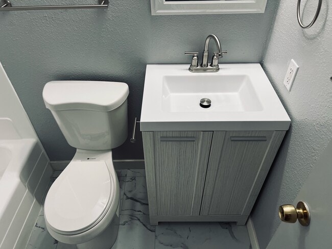 Building Photo - 3826 Monroe Ave