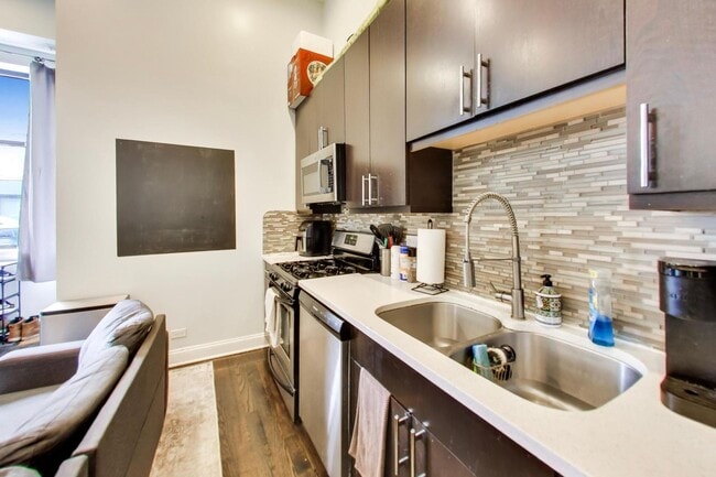 Building Photo - 3815 N Kedzie Ave