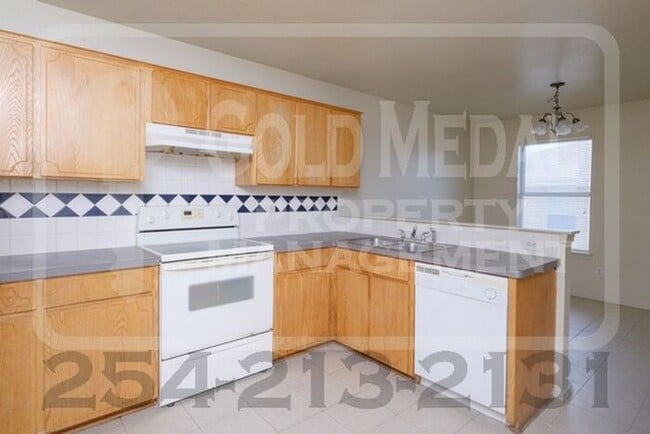 Building Photo - 3402 Hereford Ln