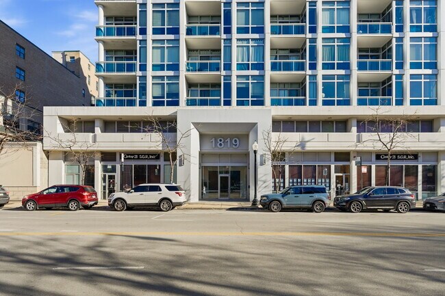 Building Photo - 1819 S Michigan Ave