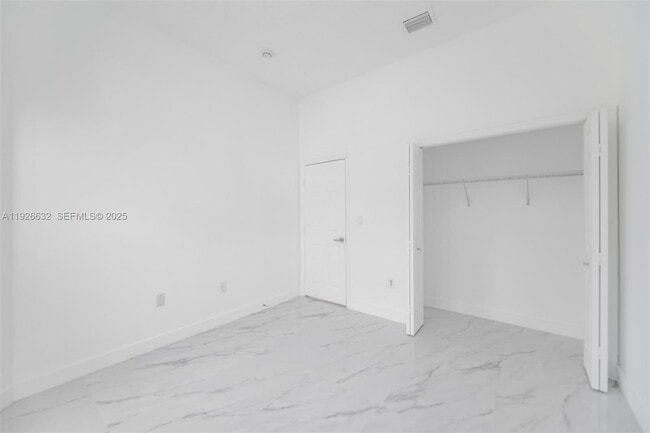 Building Photo - 5290 SW 134th Ave