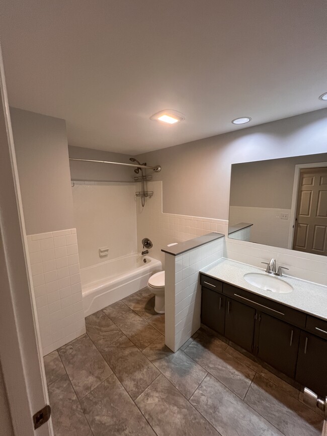 Newly updated full bathroom with bathtub. - 1298 Cedarcliff Dr