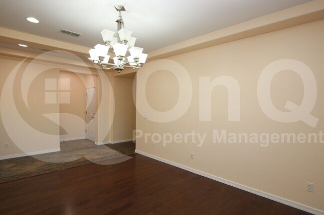 Building Photo - 1465 E Ibis St
