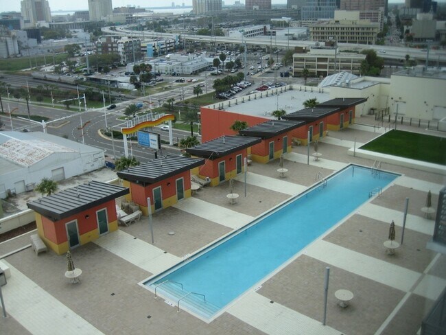 Building Photo - 1208 E Kennedy Blvd