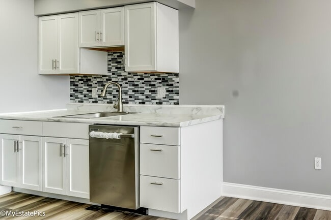 Building Photo - 43449 Arbor Way W