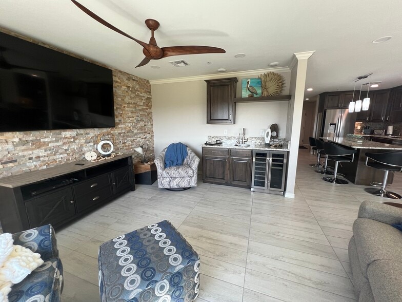 SWIVEL COMFY CHAIRS - 777 Harrah Way