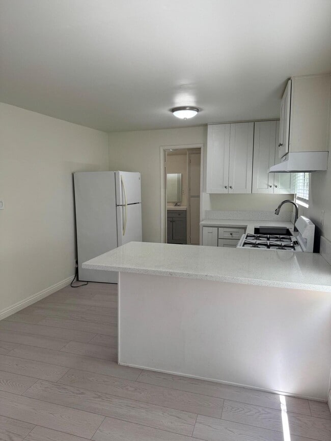 Building Photo - 156 S Roosevelt Ave