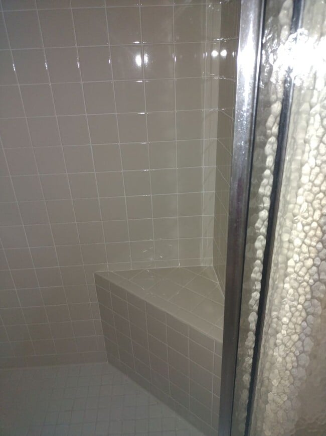 Building Photo - 2 bedroom 2 bathroom Large House for rent ...